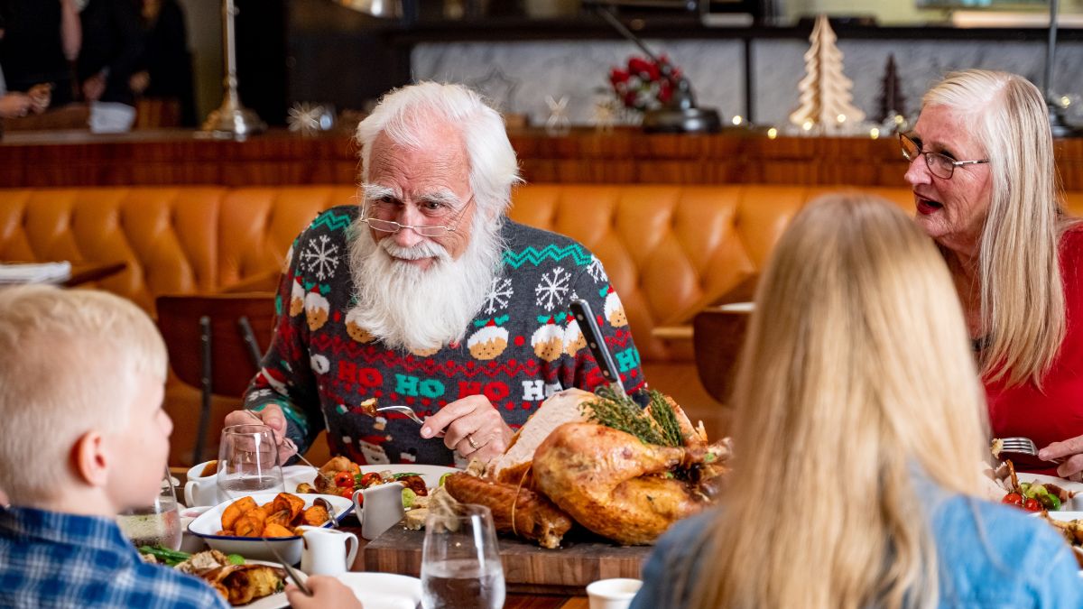 Guide to Finding the Best Restaurant Family Meal Deals in the USA